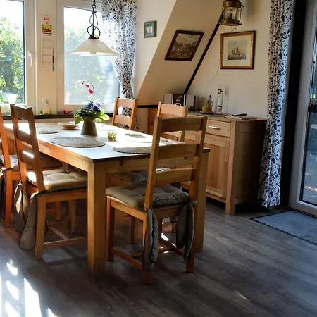 Nurdachhaus Klabautermann Mit Terrasse Und Garten By Interhome * 布尔哈沃