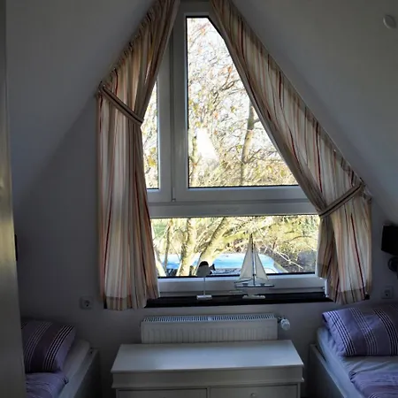 Nurdachhaus Klabautermann Mit Terrasse Und Garten By Interhome *
