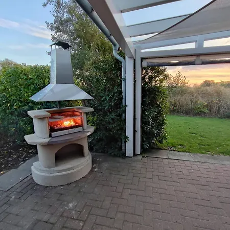 Casa vacanze Nurdachhaus Klabautermann Mit Terrasse Und Garten By Interhome Burhave