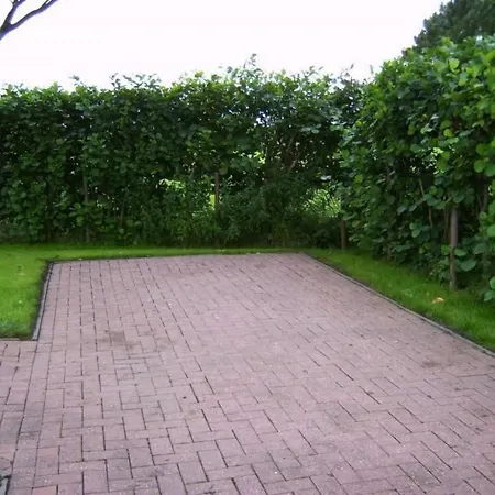 Nurdachhaus Klabautermann Mit Terrasse Und Garten By Interhome Casa vacanze Burhave