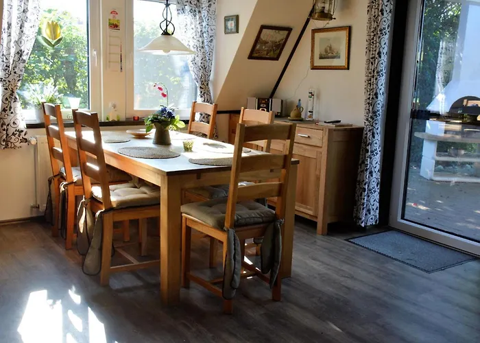 Nurdachhaus Klabautermann Mit Terrasse Und Garten By Interhome * 布尔哈沃